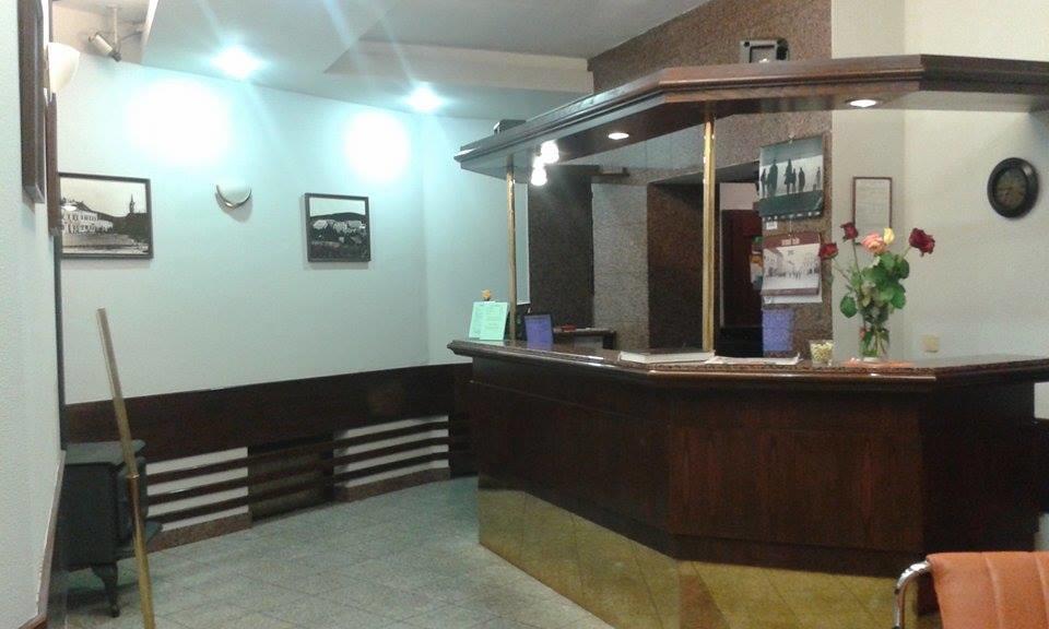 Hotel Saloon ซลีน ภายนอก รูปภาพ